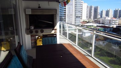 Terraza con parrillero, amplio, muy bien equipado