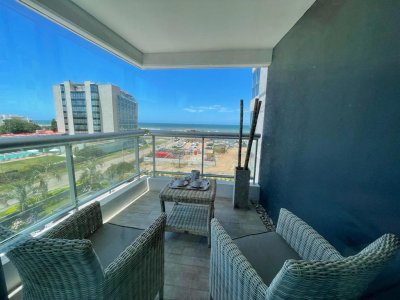 Terraza con parrillero, Edificio con servicios 