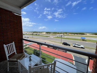 Frente al mar en playa brava