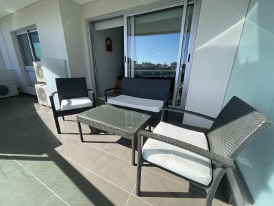 Linda terraza, todos los amenities, cerca del mar, servicio playa