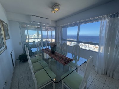 Van Gogh piso alto con buena vista al mar