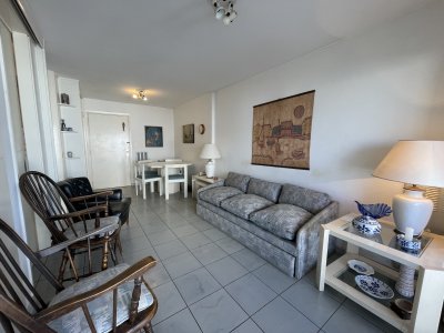 Cerca del puerto y de Av. Gorlero