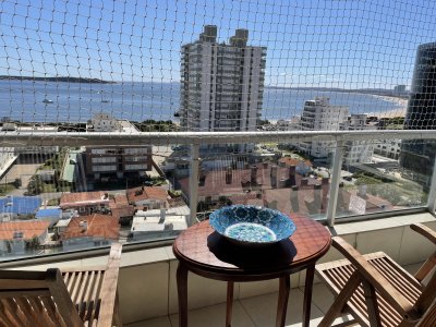 Buena vista al mar y terraza amplia con parrillero