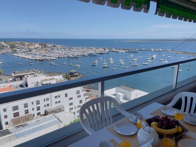 Muy buena vista al Puerto, playa mansa y Isla de Lobos