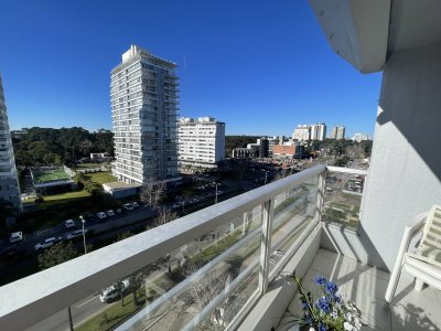 Sobre Avenida Roosevelt, cerca de todo