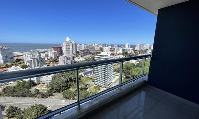Piso alto con buena vista al mar