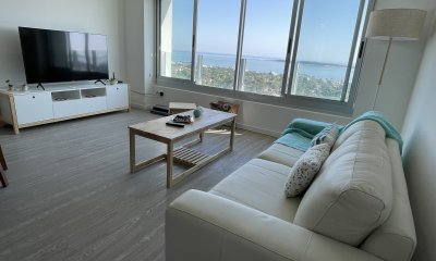 Piso alto con hermosa vista a Playa Mansa