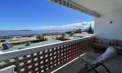 Terraza con vista a la Playa Mansa