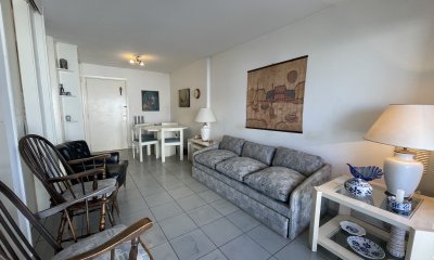 Cerca del puerto y de Av. Gorlero