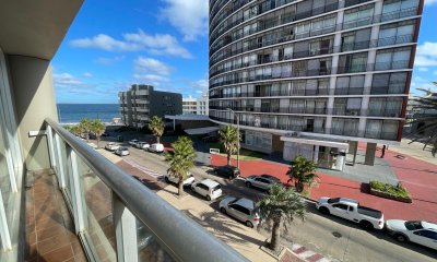 Peninsula a pocos metros del Puerto , myu buena orientación solar