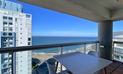 Piso alto con buena vista al mar y playa a 50 mts