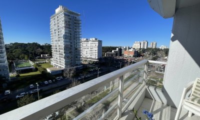 Sobre Avenida Roosevelt, cerca de todo