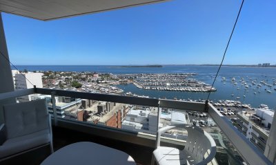 Espectacular vista al Puerto y playa mansa , linda terraza