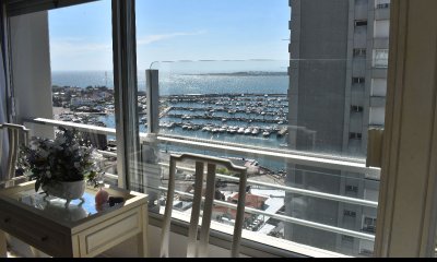 Excelente vista al Puerto, piso alto, cerca de todo