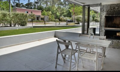 Terraza con parrillero y servicios
