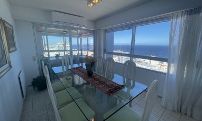 Van Gogh piso alto con buena vista al mar