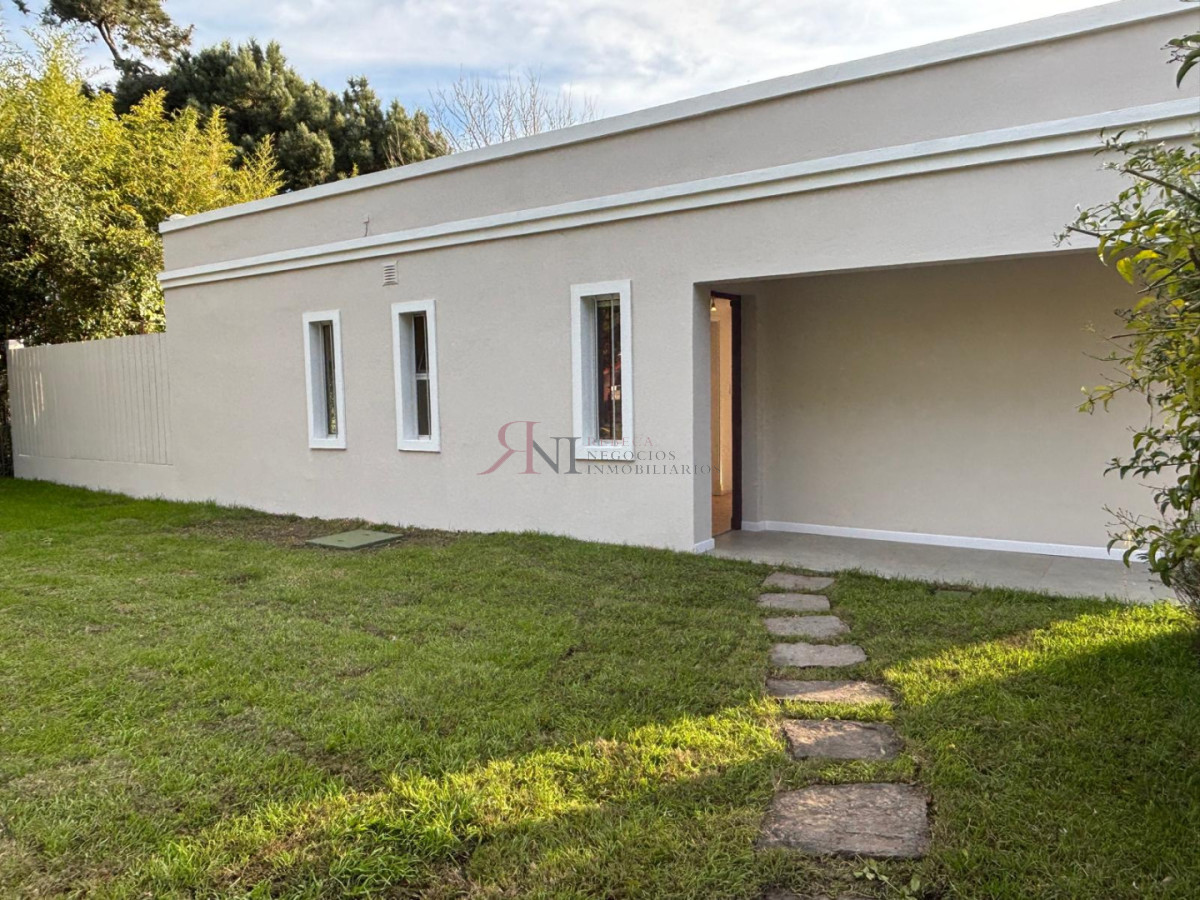 Linda casa con muy buen jardin - RNI8832C
