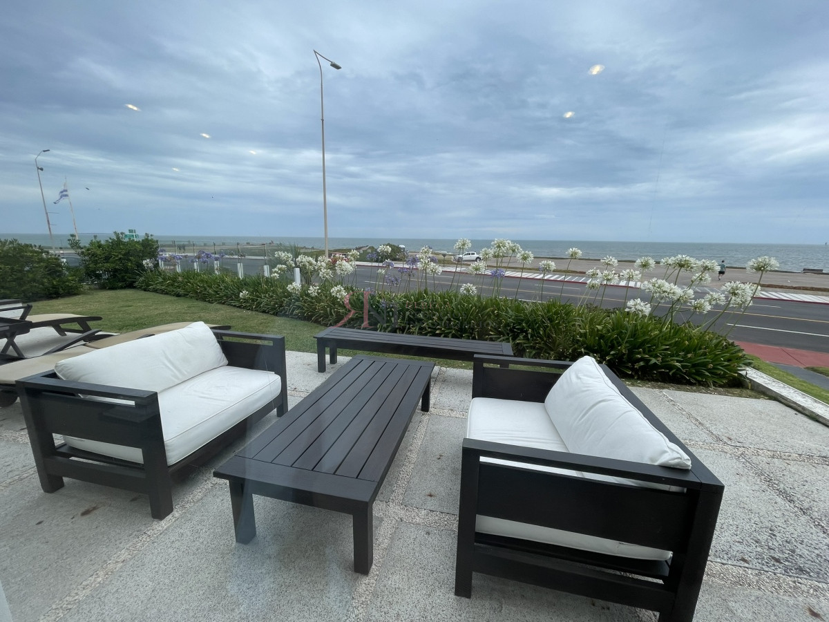 Frente al mar ! Muy comoda residencia - RNI113054C