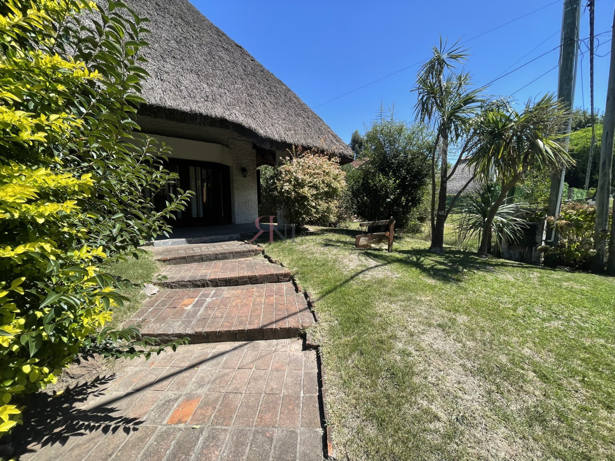 a 300 mts del mar con muy lindo entorno - rni113627c