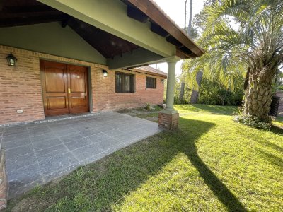 En la zona residencial de Punta del Este, cerca de los colegios