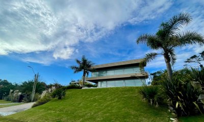 Esta es la casa que estabas buscando! buena vista al mar