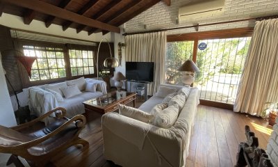 Construcción tradicional, cercada, piscina climatizada, garaje