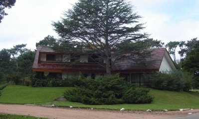 Amplia casa con jardin