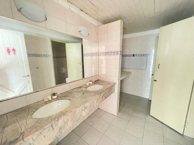 excelente local en peninsula esquinero con vista al mar , apto. gastronomia, muebleria,  - rni10938l