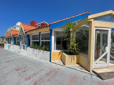 excelente local en peninsula esquinero con vista al mar , apto. gastronomia, muebleria,  - rni10938l