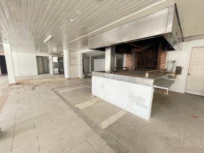 excelente local en peninsula esquinero con vista al mar , apto. gastronomia, muebleria,  - rni10938l