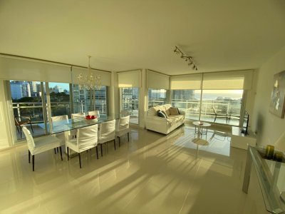 Apartamento de 3 dormitorios en venta en primeras paradas de playa mansa - Ref : EQP5810
