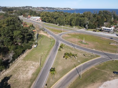 local comercial en alquiler anual punta ballena - dmc12225l