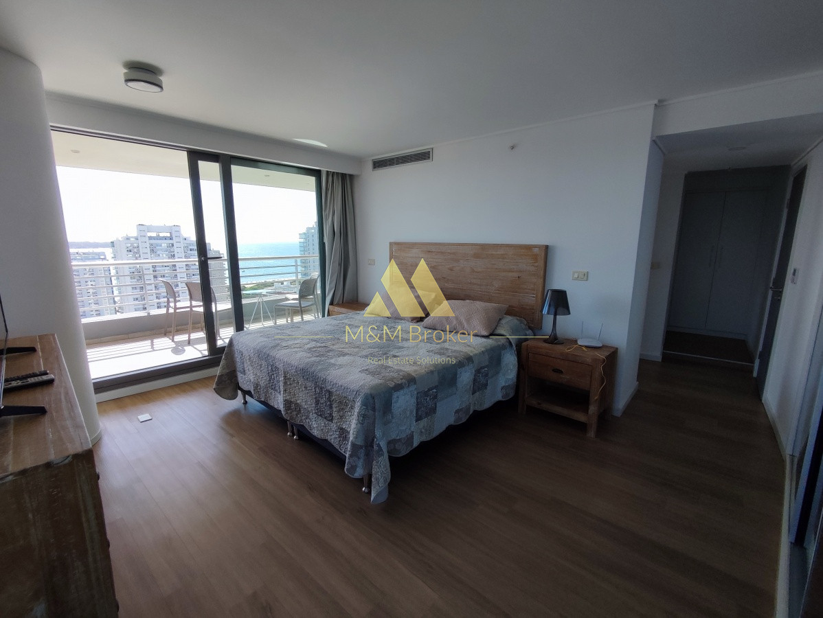 Apartamento ID.132 - Pent House en Playa Mansa 3 suites
