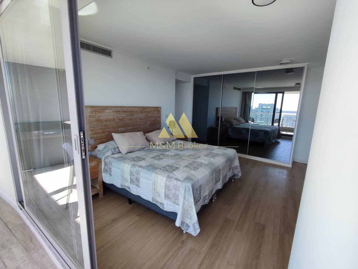 Apartamento ID.132 - Pent House en Playa Mansa 3 suites