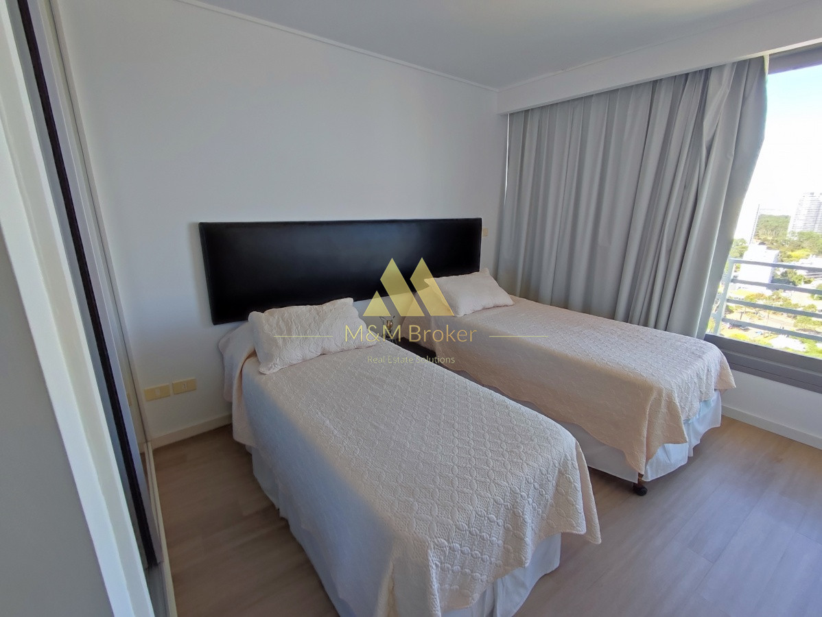 Apartamento ID.132 - Pent House en Playa Mansa 3 suites