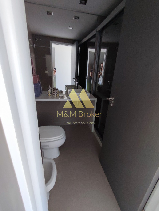 Apartamento ID.132 - Pent House en Playa Mansa 3 suites