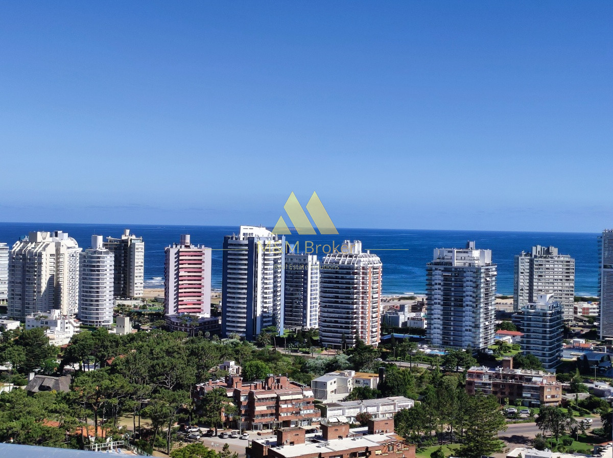 Apartamento ID.132 - Pent House en Playa Mansa 3 suites