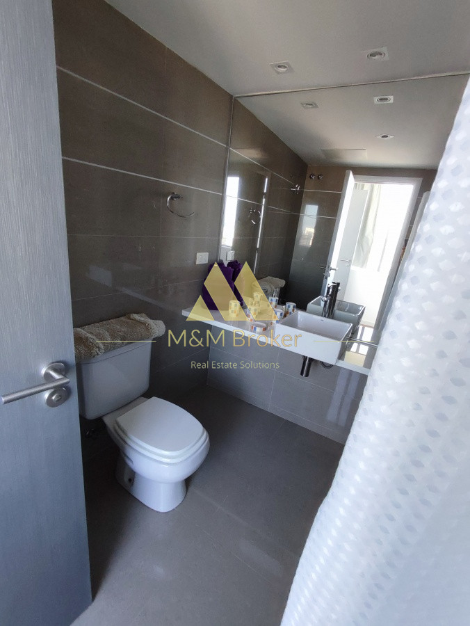 Apartamento ID.132 - Pent House en Playa Mansa 3 suites