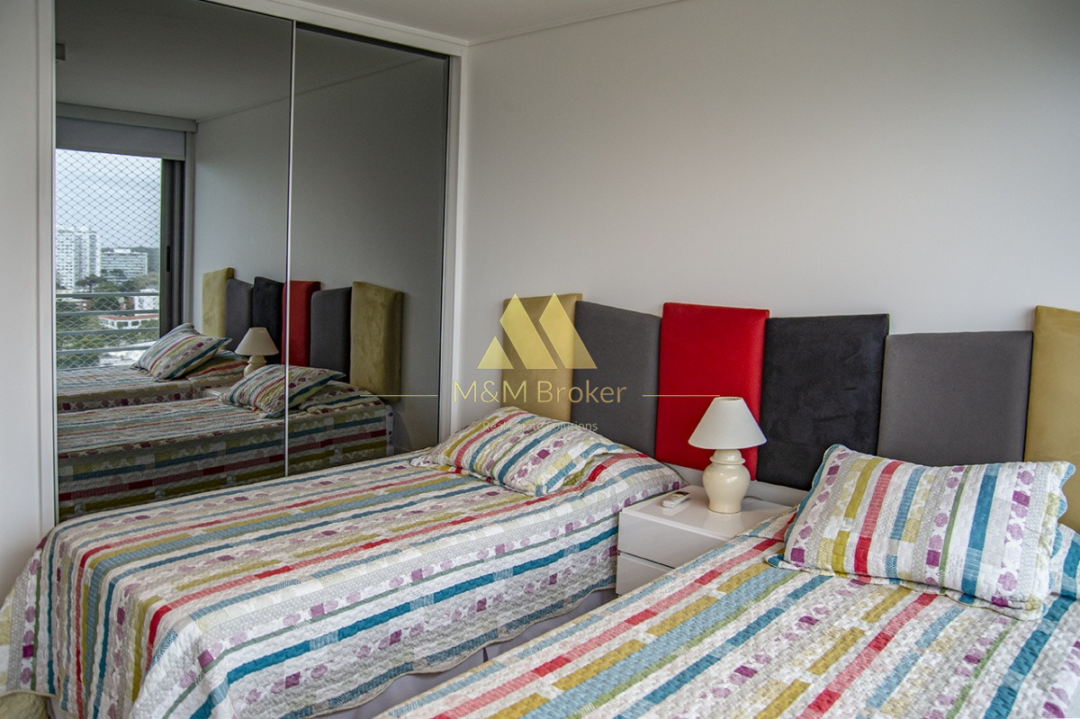 Apartamento ID.129 - Venta apartamento 3 suites, playa mansa