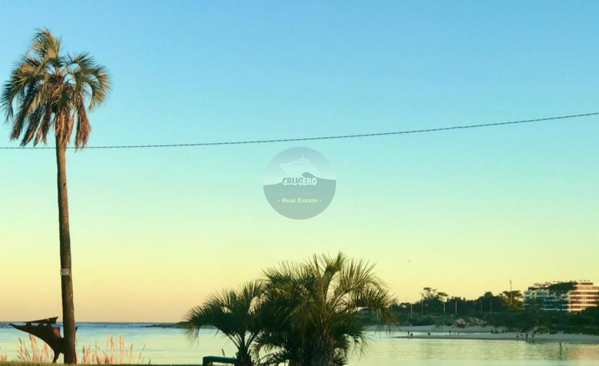 Casa ID.5958 - CASA EN VENTA 4 DORMITORIOS EL TESORO - LA BARRA