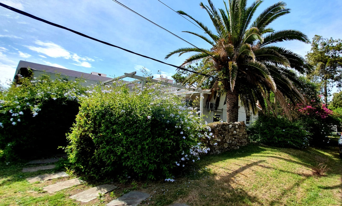 Casa ID.5958 - CASA EN VENTA 4 DORMITORIOS EL TESORO - LA BARRA