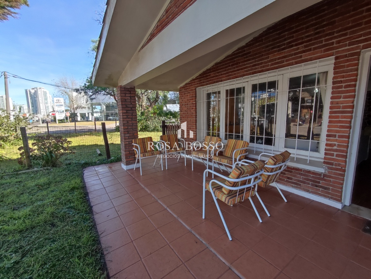 Apartamento ID.6098 - Punta del Este, área comercial Pda. 5