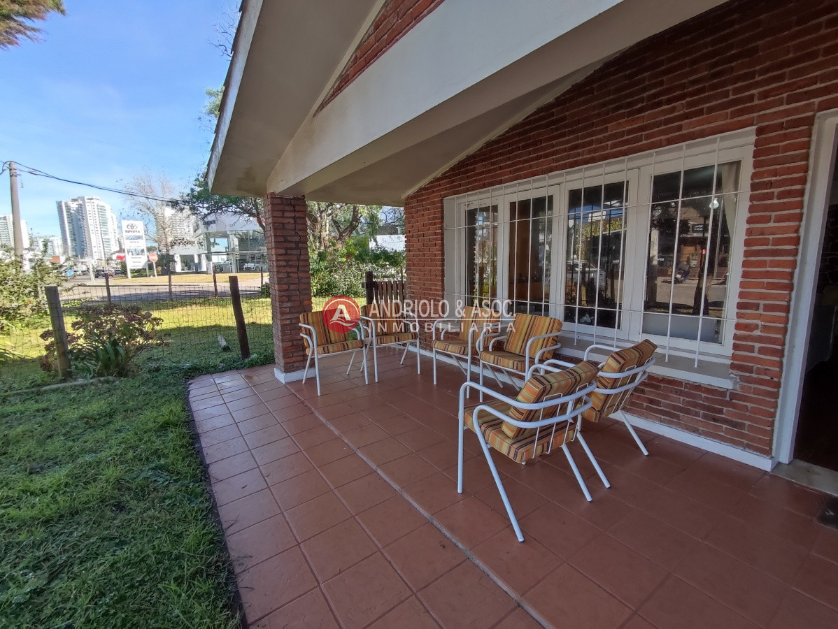 Casa ID.6710 - Punta del Este, área comercial Pda. 5