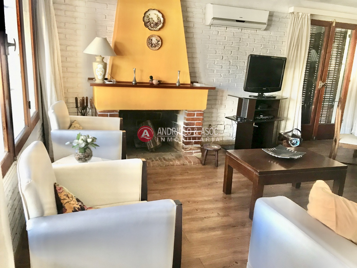 Casa ID.6710 - Punta del Este, área comercial Pda. 5