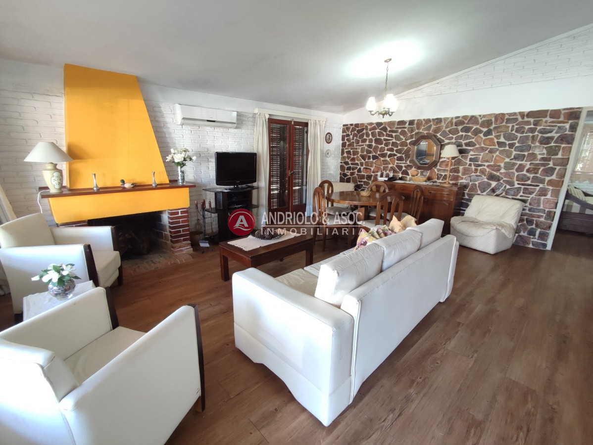 Casa ID.6710 - Punta del Este, área comercial Pda. 5