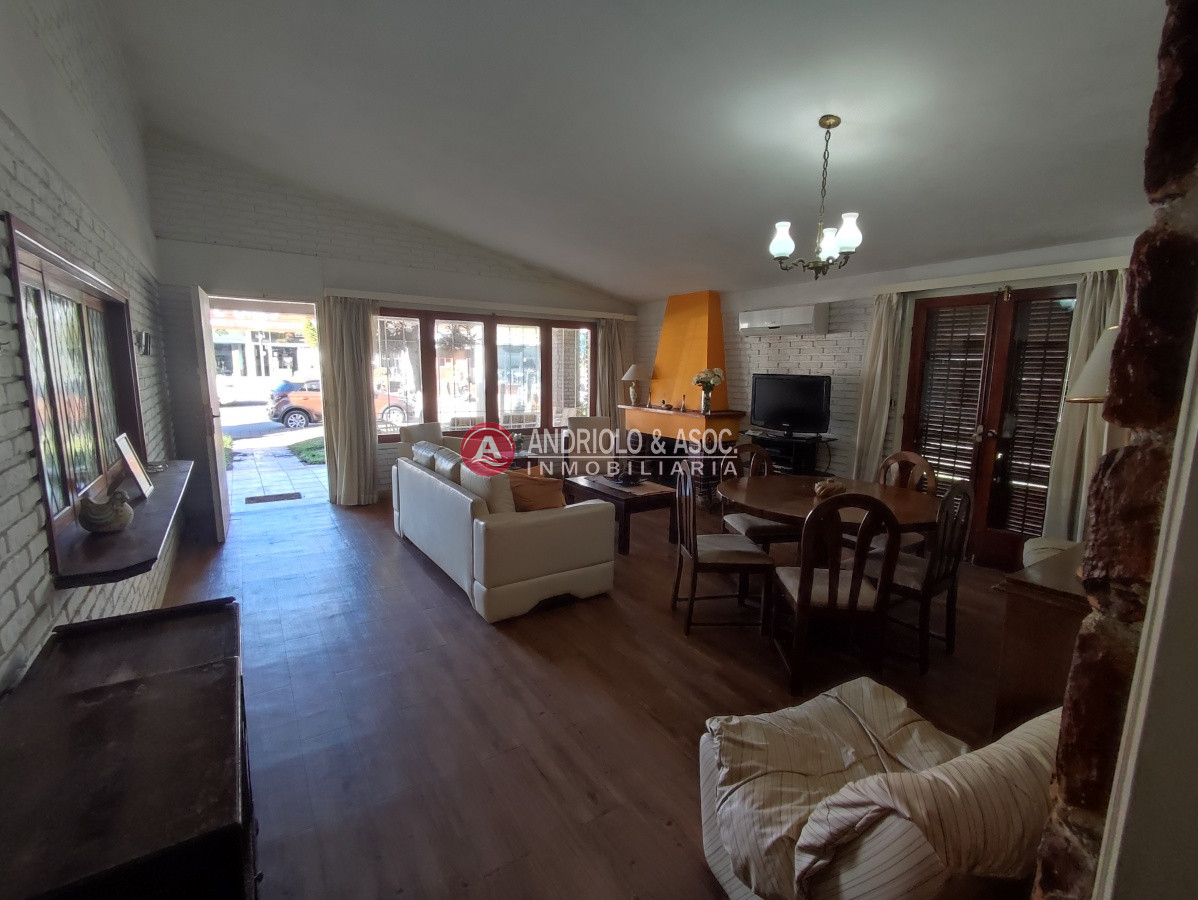 Casa ID.6710 - Punta del Este, área comercial Pda. 5