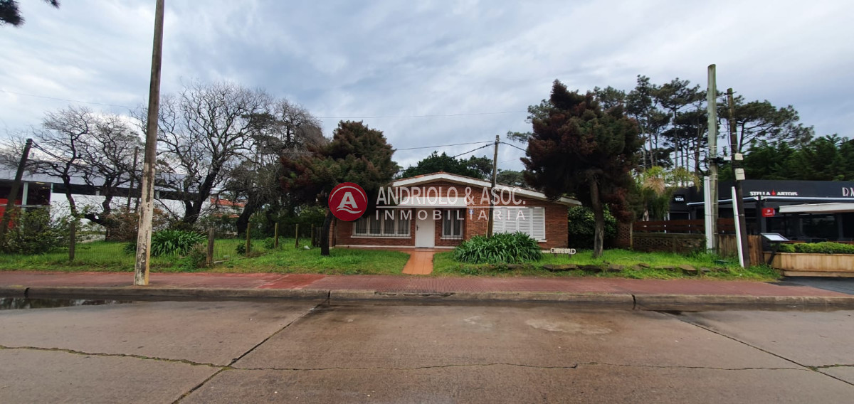 Casa ID.6710 - Punta del Este, área comercial Pda. 5