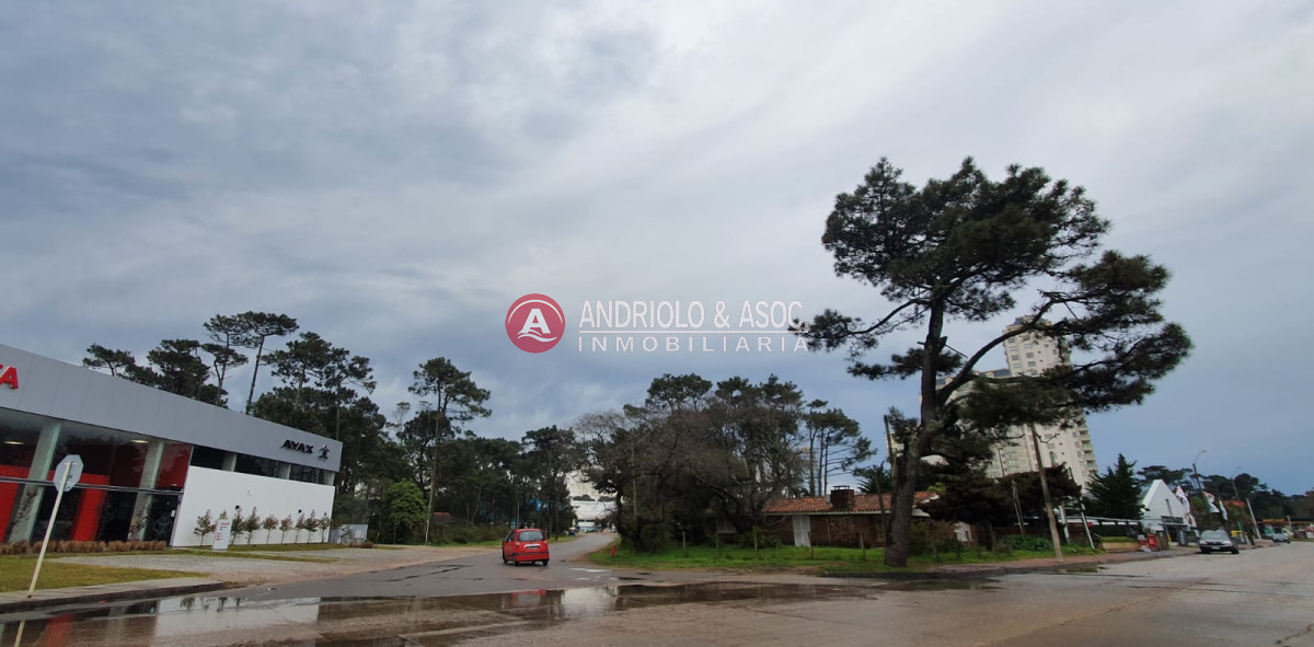 Casa ID.6710 - Punta del Este, área comercial Pda. 5