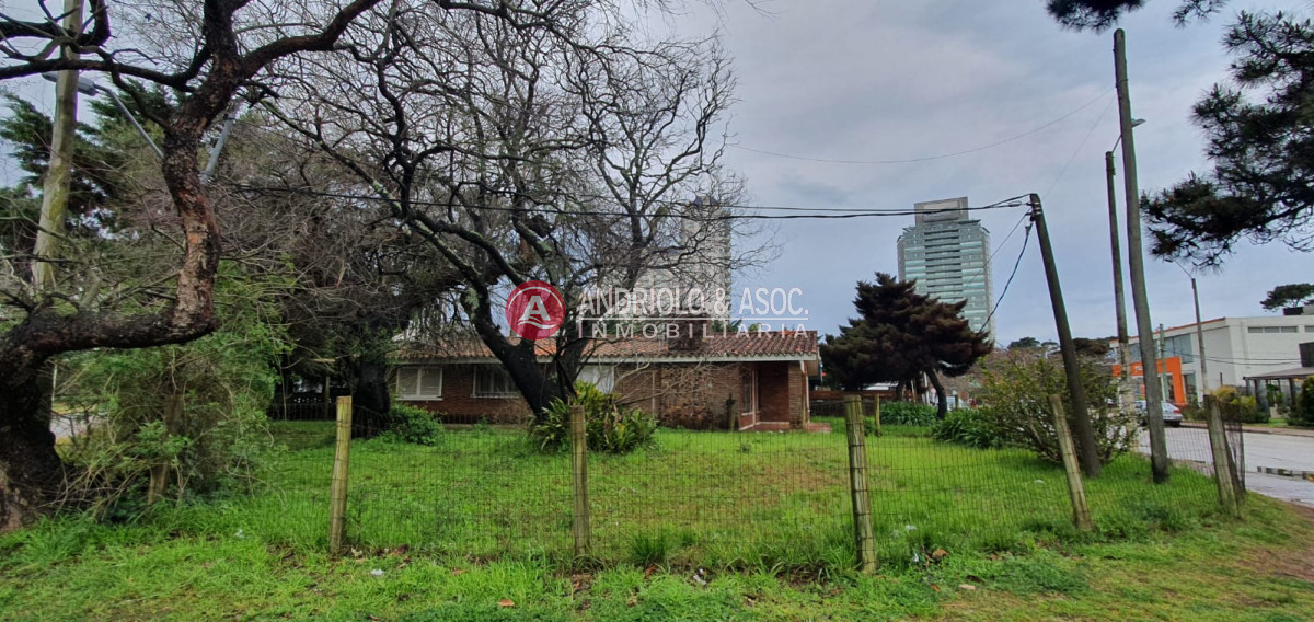 Casa ID.6710 - Punta del Este, área comercial Pda. 5