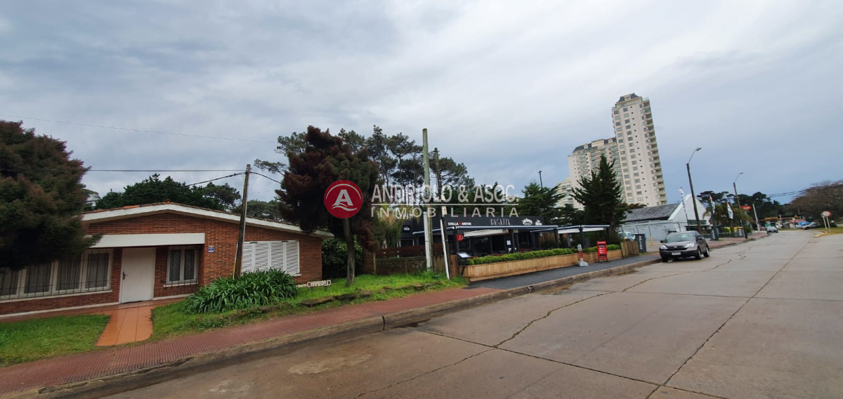 Casa ID.6710 - Punta del Este, área comercial Pda. 5